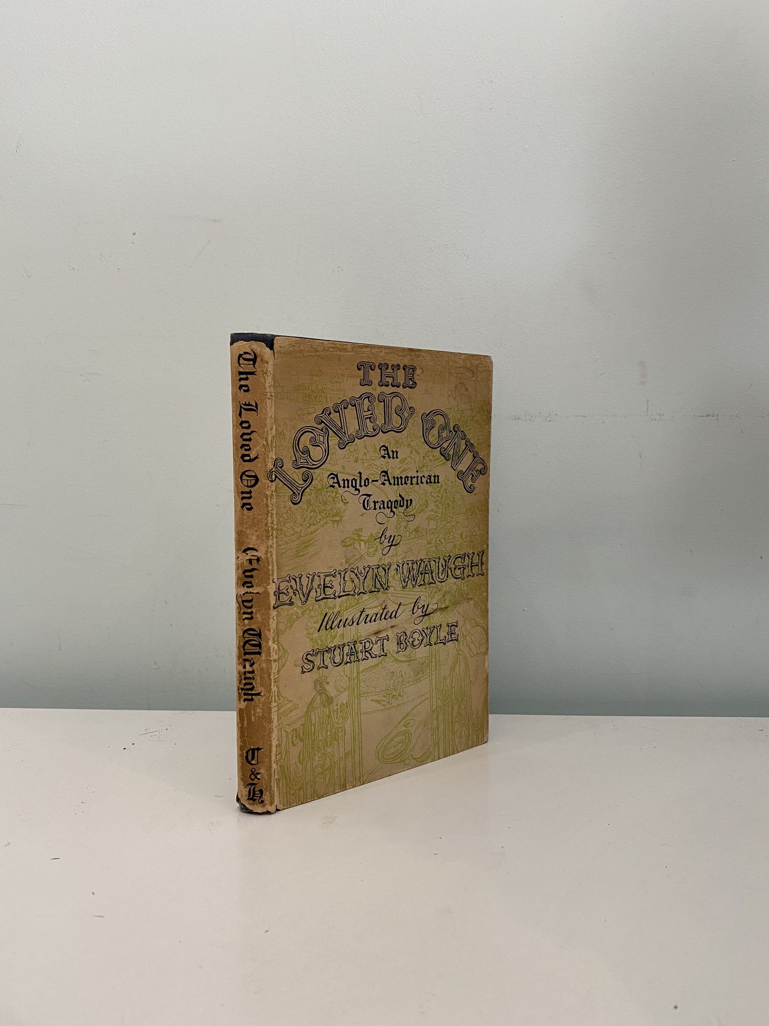 IMG_0751 WAUGH, Evelyn - The Loved One: An Anglo-American Tragedy